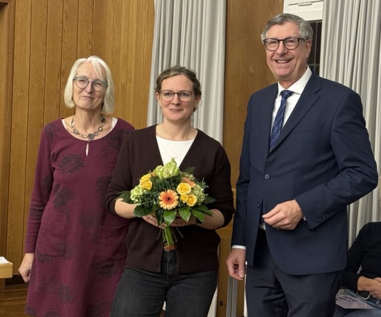 Herzlich willkommen: Sinja Münzberg rückt in den Rat nach